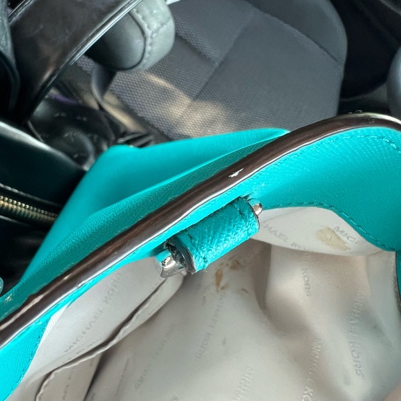 Michael kors purse used a few times - Picture 6 of 6